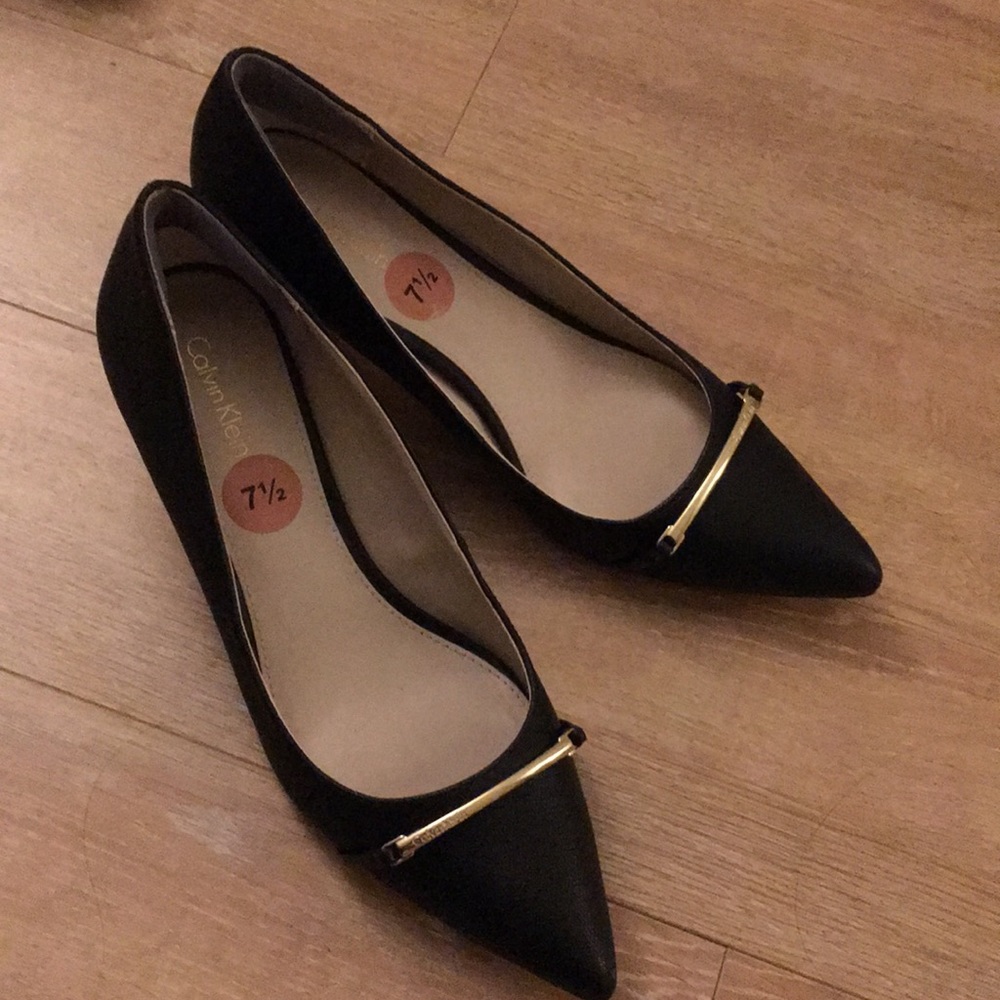 Calvin Klein pumps kitten heels pointed toes 7.5